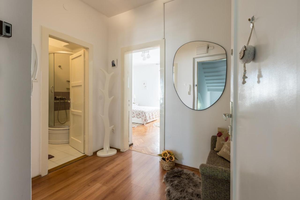 Noe And Joey Apartment Split Exterior photo